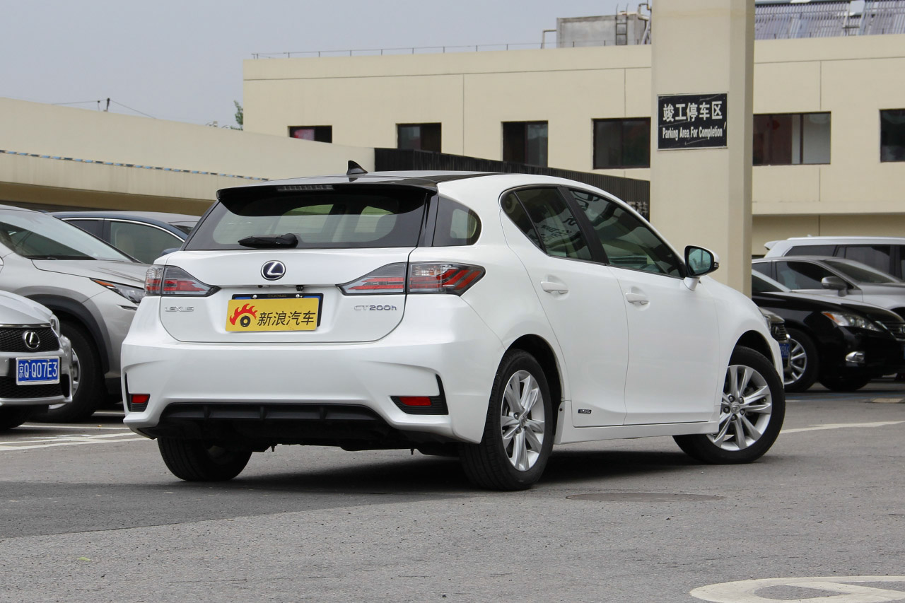 2014款雷克萨斯CT 1.8L自动200h舒适版双色