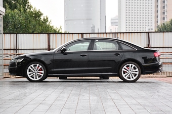 2018款奥迪A6L 3.0T自动30周年年型 45 TFSI quattro 运动型