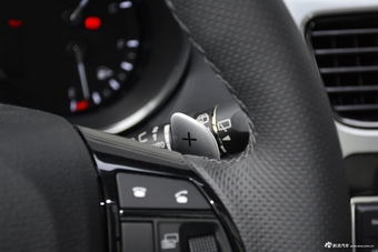 2017款哈弗H8 2.0T自动汽油两驱智享型