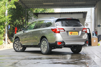 2017款傲虎 2.5L自动运动导航版 EyeSight