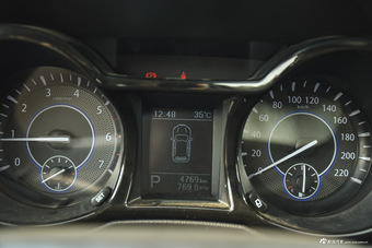 2016款驭胜S350 2.0T手动四驱汽油豪华天窗版5座