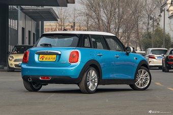 2016款MINI 1.5T自动 COOPER先锋派 五门版