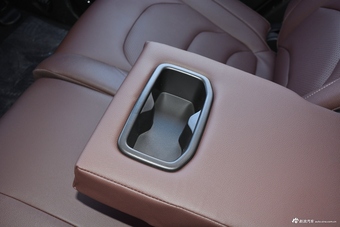 2017款宝骏560 1.5T DCT旗舰型7座