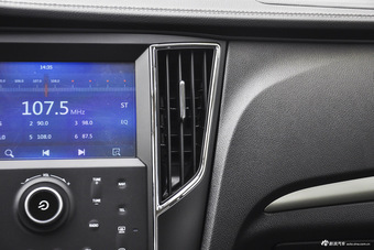 2016款众泰SR7 1.5T手动魔方之路版