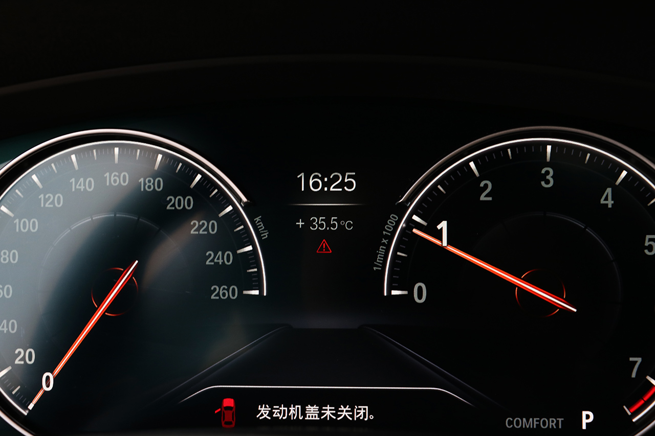 2018款宝马5系改款2.0T自动530Li尊享型M运动套装