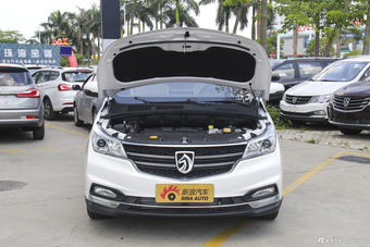 2017款宝骏730 1.5T自动风尚型7座