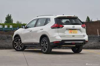 2017款奇骏2.5L自动CVT至尊版 4WD 	