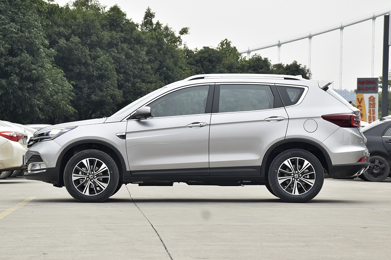 2018款东风风神AX7 1.6T自动豪华型