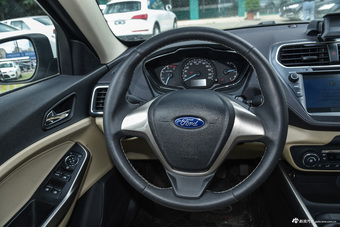 2015款福睿斯1.5L手动时尚型