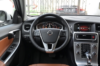 2018款沃尔沃S60L 2.0T自动T4智驭进取版