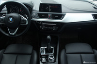 2017款宝马1系120i自动设计套装型 