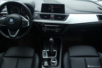 2017款宝马1系120i自动设计套装型 