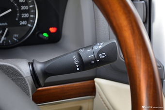 2017款兰德酷路泽4.0L自动GX-R中东版7座