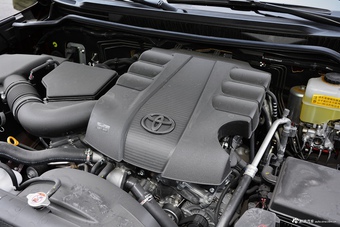 2017款兰德酷路泽4.0L自动GX-R中东版7座