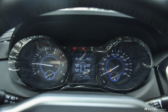 2016款驭胜S350 2.0T手动四驱汽油豪华天窗版7座