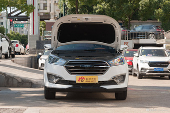 2018款众泰T300 1.5L自动尊贵型