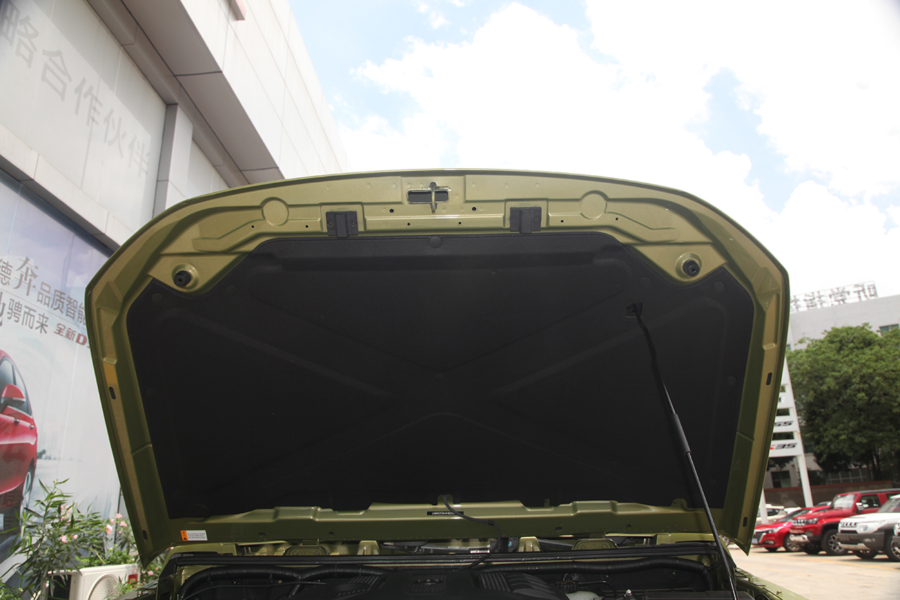 2016款北京BJ40L 2.3T自动两驱尊贵版