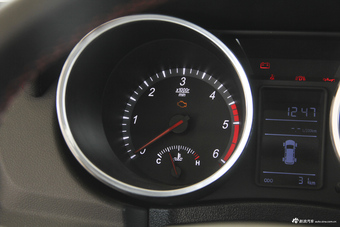 2017款黄海N3 2.5T手动两驱运动版JE4D25C