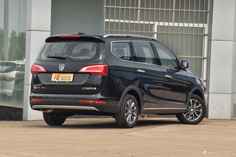 2017款宝骏730 1.5T手动风尚型7座