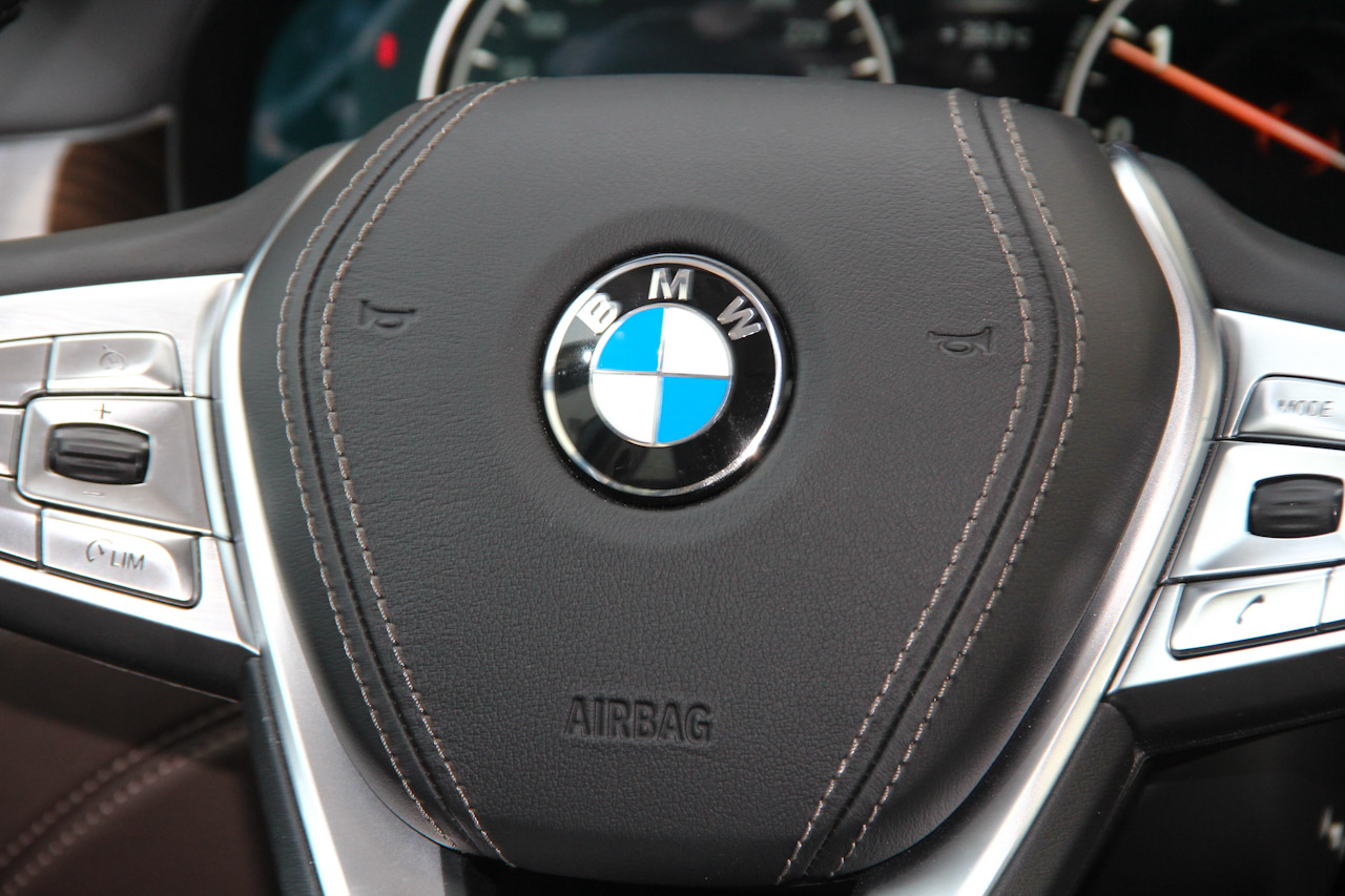 2017款宝马7系730Li 2.0T自动豪华型