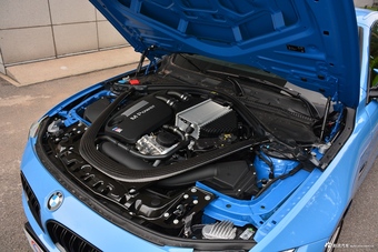 2017款宝马M4自动敞篷轿跑车