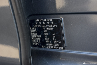 2016款标致308 1.6L手动时尚版