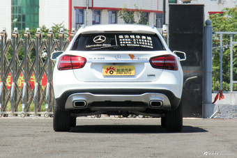 2018款奔驰GLA级 2.0T自动220 4MATIC运动型