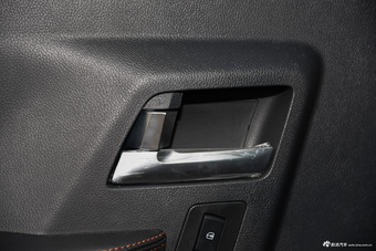 2016款北京BJ40L 2.0T手动四驱尊贵版 极夜黑