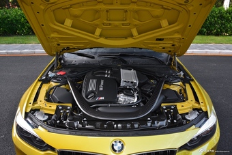 2017款宝马M4手动双门轿跑车图片