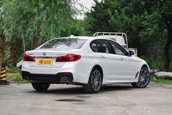 2018款宝马5系改款2.0T自动530Li尊享型M运动套装  