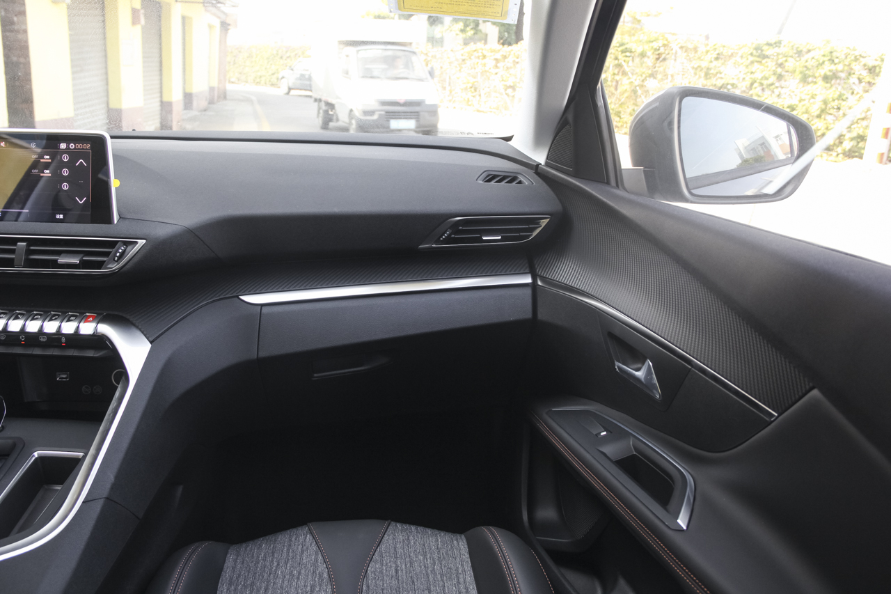 2017款标致4008 1.6T自动350THP精英版