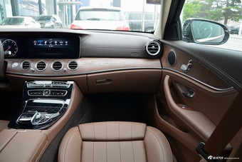 2016款奔驰E级2.0T自动E200L