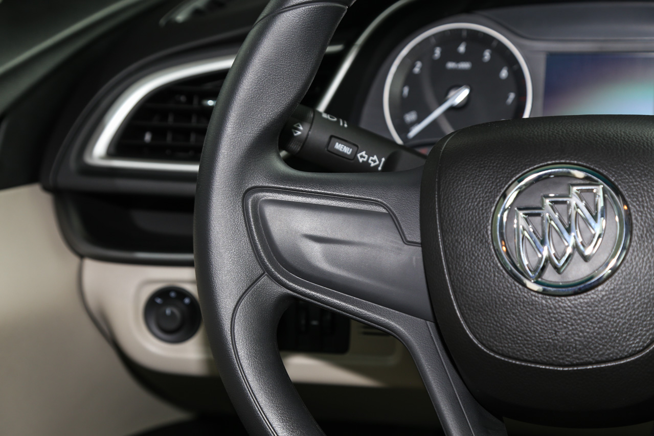 2016款英朗1.5L自动精英型15N 雪域白