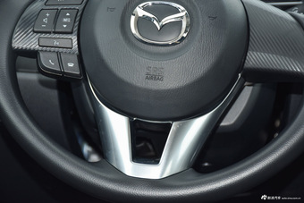 2016款马自达3昂克赛拉1.5L手动三厢豪华型 炫亮银