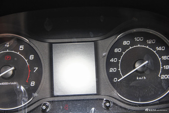 2016款昌河Q25 1.5L手动乐趣版 炫酷白