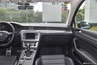 2017款蔚揽2.0T自动四驱拓行版380TSI