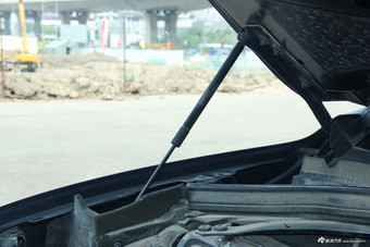 2016款捷豹F-PACE 2.0T自动R-SPORT运动版