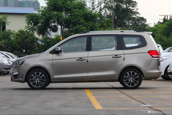 2016款风行S500 1.5L手动舒适型 闪耀金