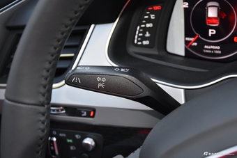 2018款奥迪Q7 3.0T自动45TFSI尊贵型