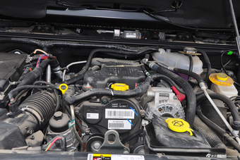 2015款牧马人2.8TD自动四门舒享版Sahara