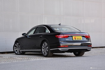 2018款奥迪A8L 3.0T自动55 TFSI quattro尊贵型