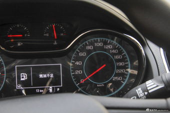 2016款科鲁兹1.5L自动时尚天窗版