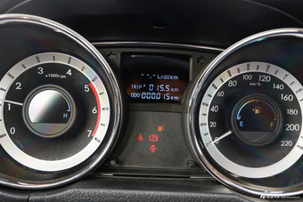 2015款揽福2.4L手动汽油两驱标准型