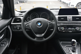 2018款宝马3系1.5T自动318i