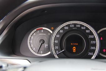 2016款雅阁2.4L自动智尊版