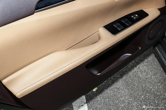 2015款雷克萨斯ES 2.5L自动300h舒适型