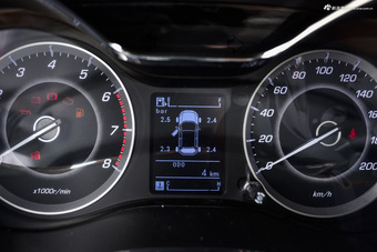 2016款 宝骏560 1.8L手动豪华型