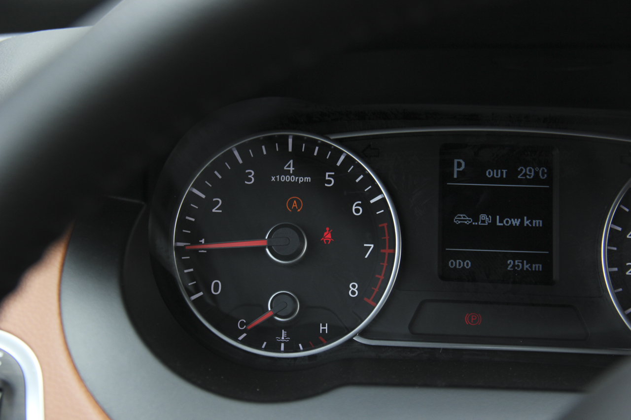 2018款陆风X7劲越 1.5T自动全景尊贵型