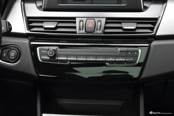 2018款宝马2系旅行车218i 1.5T自动时尚型