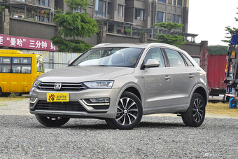 2016款众泰SR7 1.5T手动魔方之心版